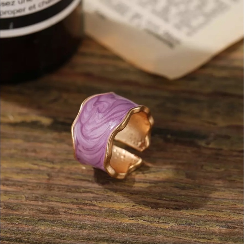 NEW Women’s Ring One Size